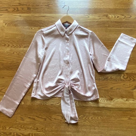 Express - Soft pink button down blouse - SMALL & BRAND NEW - Picture 6 of 6